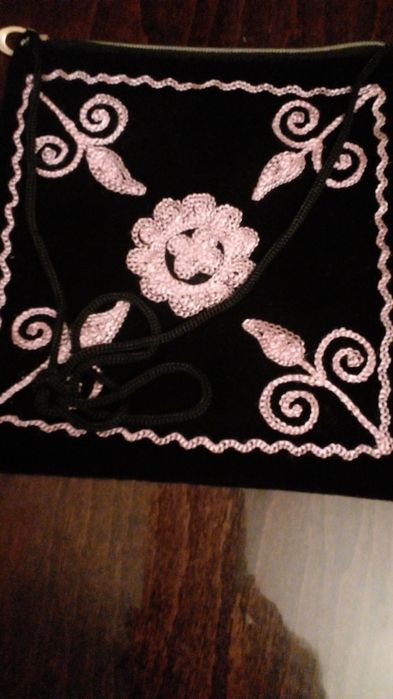 сумочки с национальной вышивкой