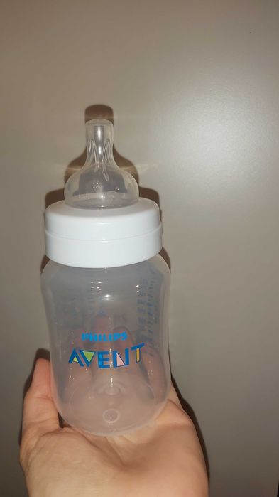 Пластмасови шишета за бебета,комплект.