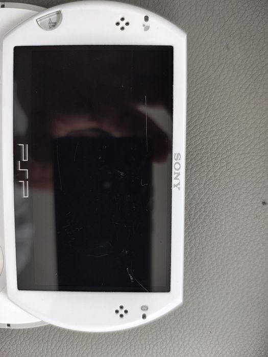 Vând consola PSP Go