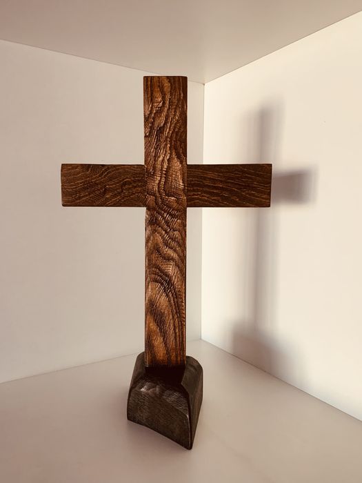 Стилизиран ръчно изработен кръст