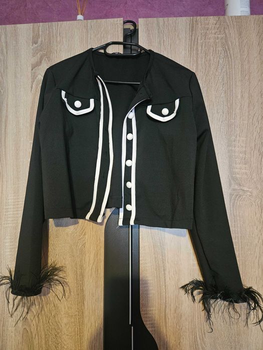 Дамски черен костюм