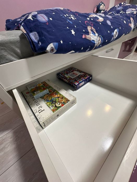 Продам мебель в детскую