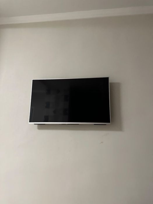 Продам 43-дюймовый Sony телевизор