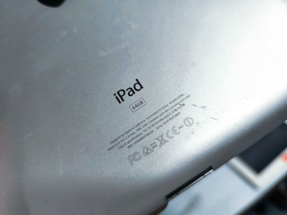 Lot 9 iPad-uri functionale dar cu display spart —  piese / reparații