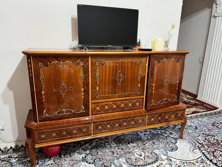 Румынский спальный гарнитур и комод