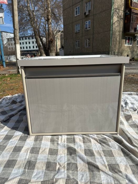 Продаётся подвесная раковина с тумбой для ванной