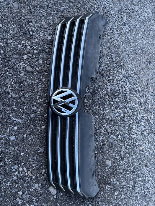 Решетка с емблема Фолксваген Пасат Б7