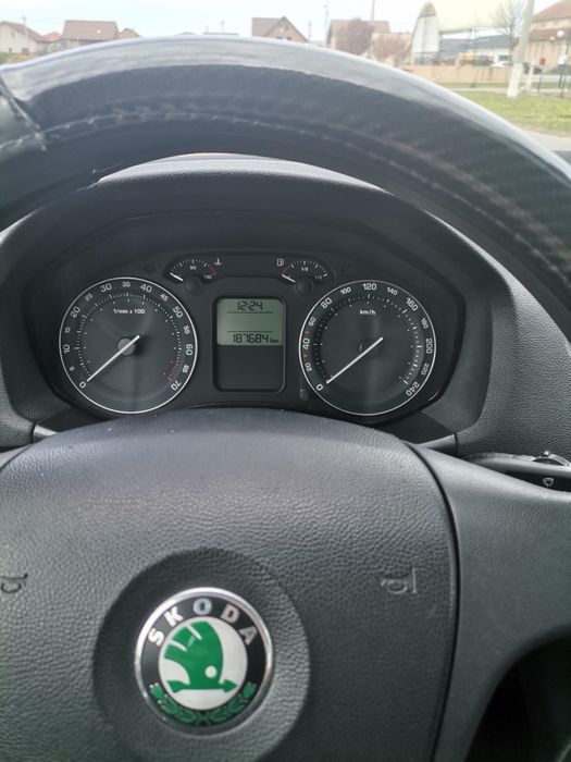 Vând Skoda Octavia