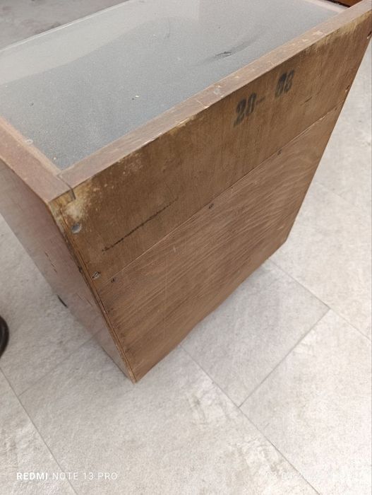 Продам старые тумбы