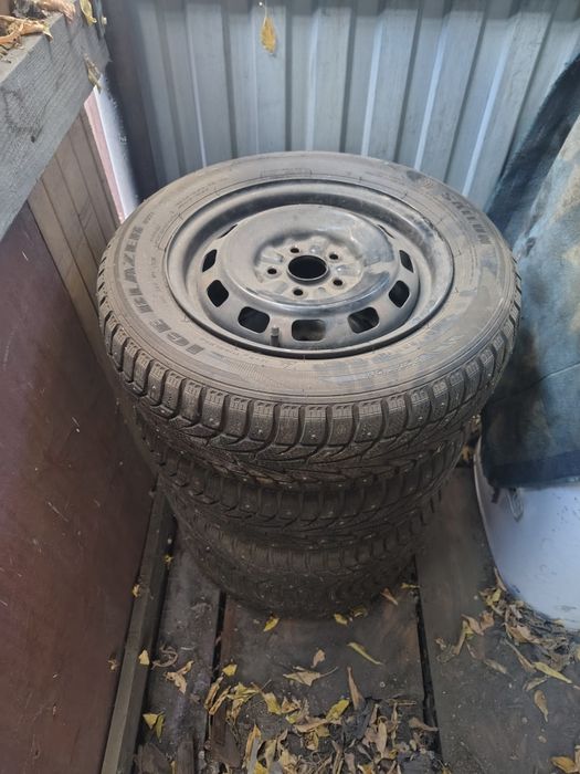 Продам диски с шинами в комплекте