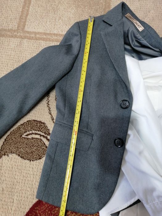 Продам костюм, жилет, рубашку, галстук