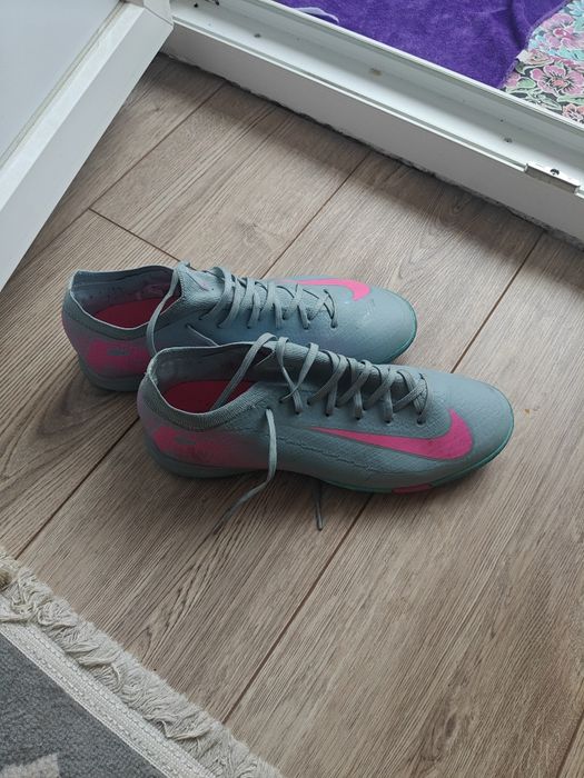 Продам футзалки хорошие