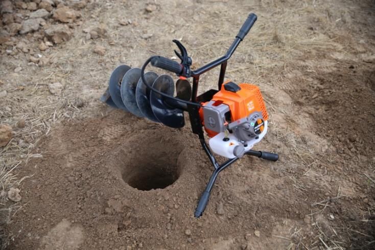 Пробурем лунки под стойки