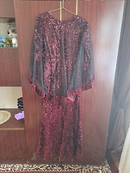 Vecherni kuylak sotiladi