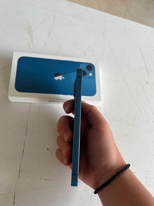 Телефон Iphone 13