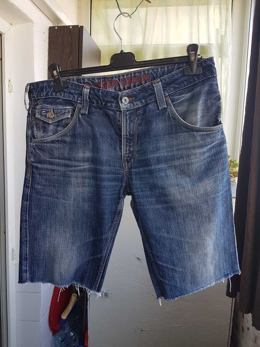 Pantaloni scurti  Tommy Hilfiger din blugi W33  L34