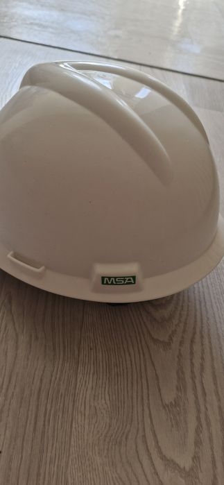 Каска белая новая