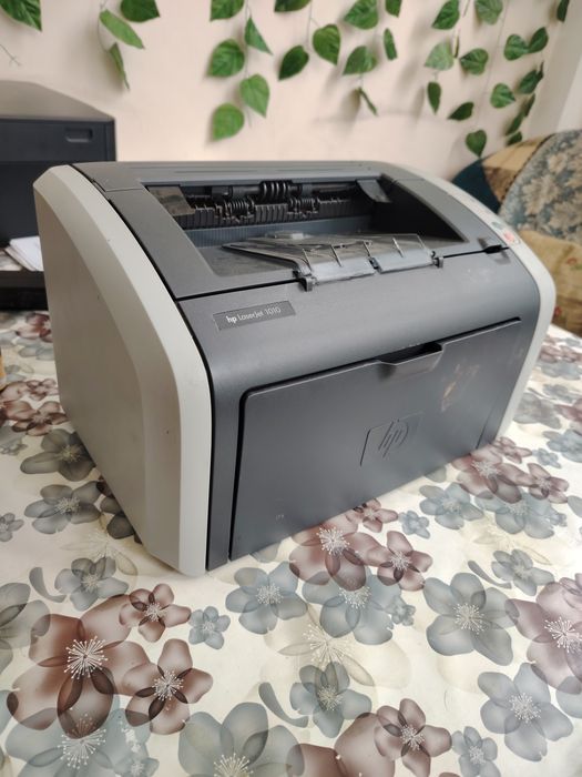 HP lastjet qora oq printer sotiladi