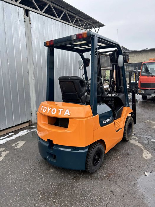 Вилочный погрузчик (кара)