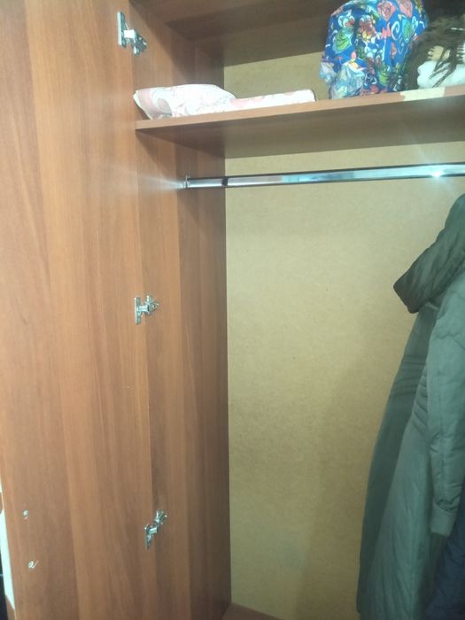 Продам шкаф платяной .