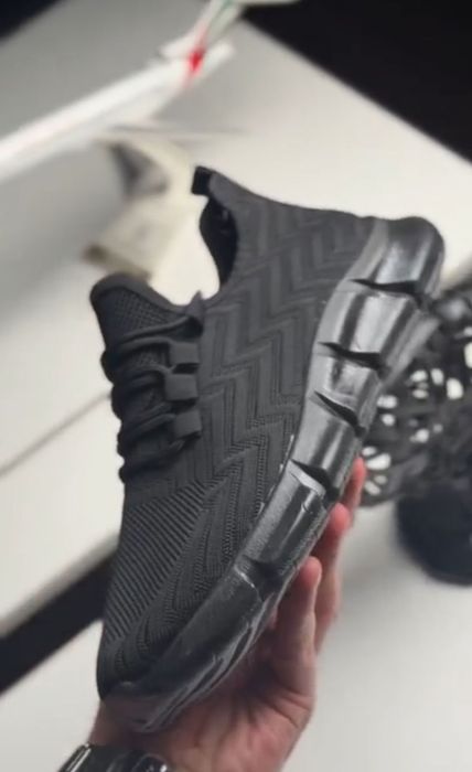 Erkaklar uchun krossovkalar, Tods

 Tods erkaklar krassovkasi – bu zam