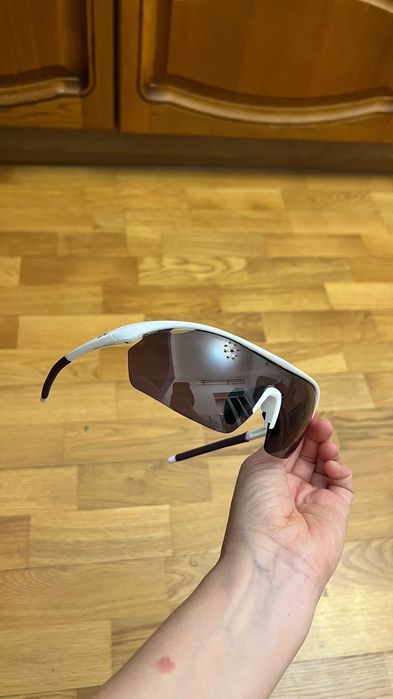 Спортивные солнцезащитные очки