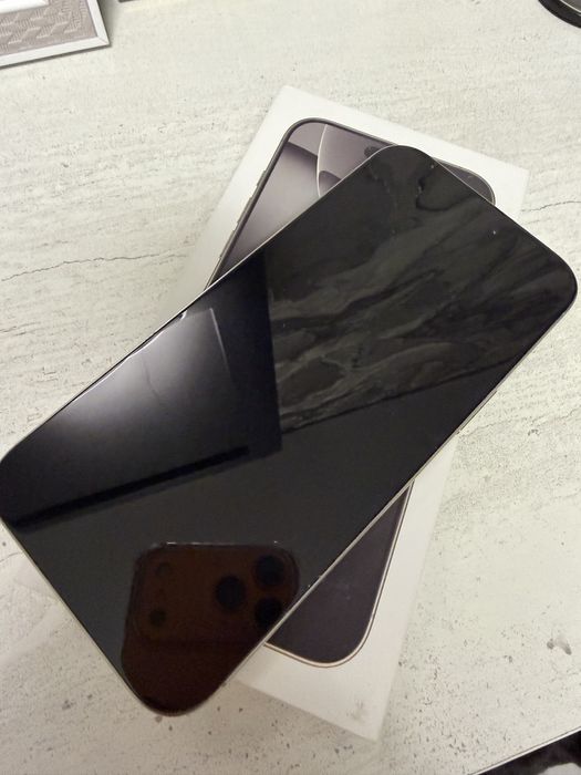 Продам айфон 16 про Макс