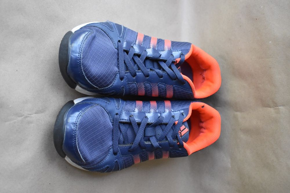 Кроссовки разные р 38