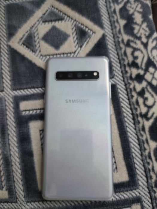 Самсунг с 10 8/256