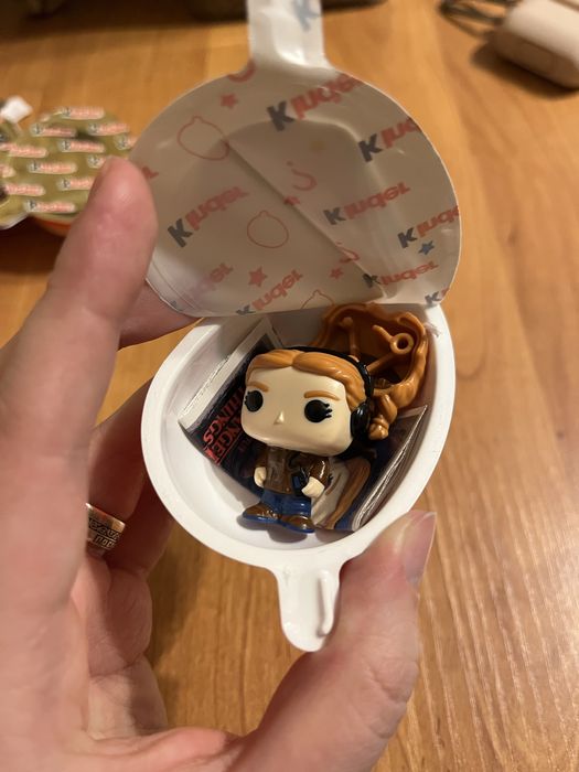 kinder joy stranger things осд очень странные дела