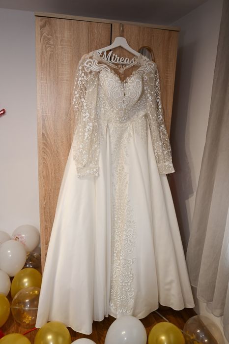 Vand rochie de mireasa