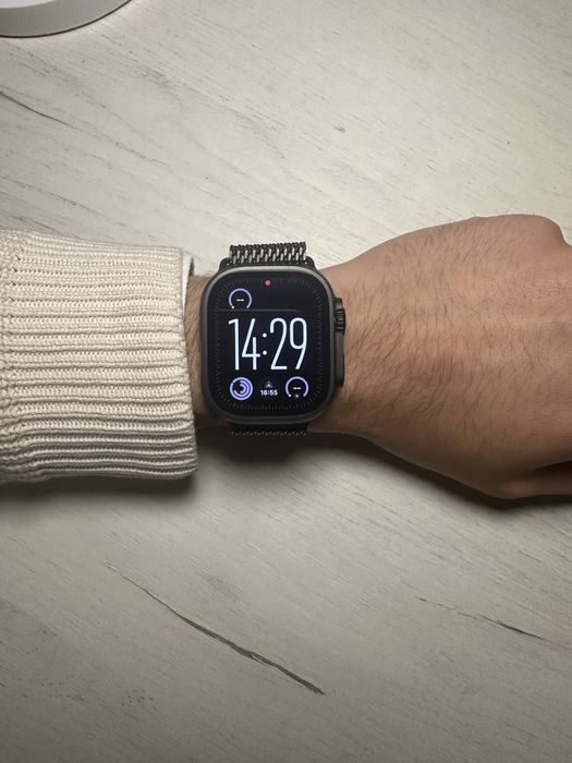 Apple Watch Ultra 2 Black Titanium Milanese Loop — как новые