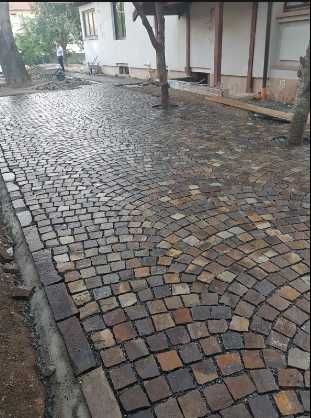 Piatra Cubica Andesit