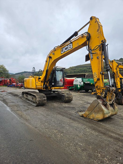 SCHIMB De vanzare excavator JCB JS220 LC