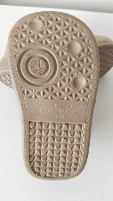 Детские кроссовки