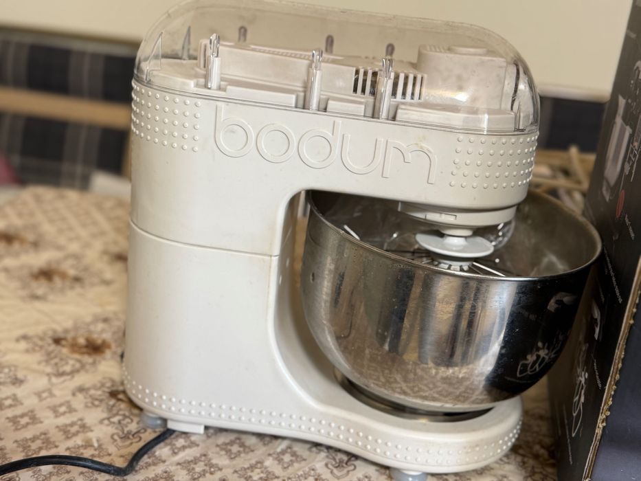 De vânzare robot de bucătărie în stare nouă