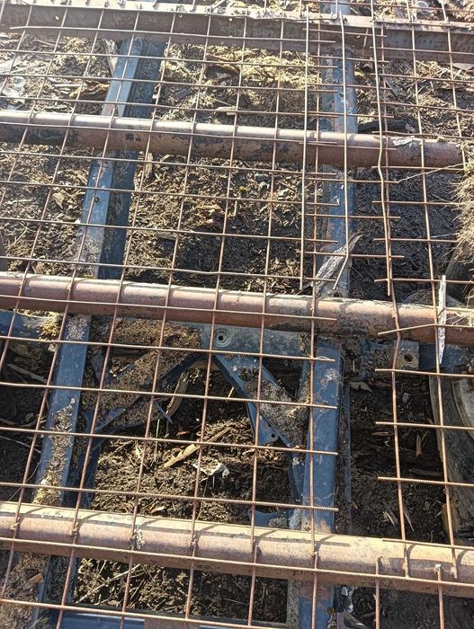 Se vinde pompa, cărucior și grape