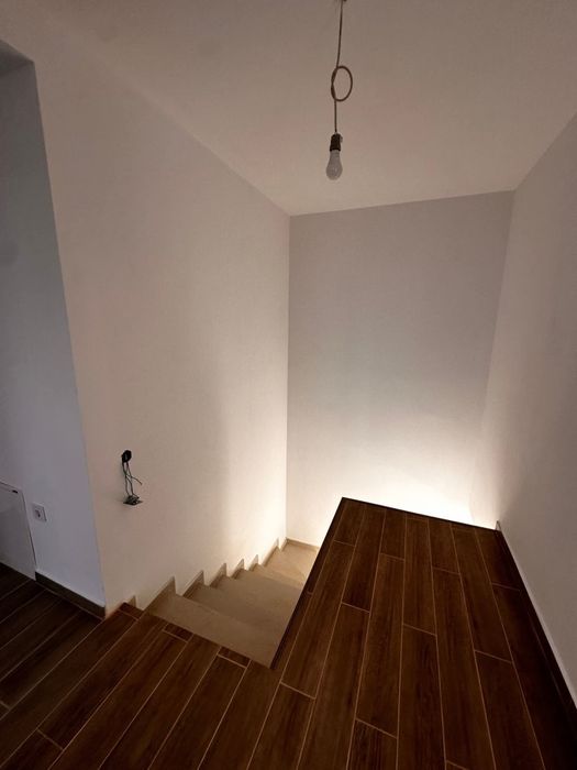 Vând casa P+1-Chiscani