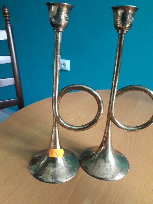 Месингови свещници.