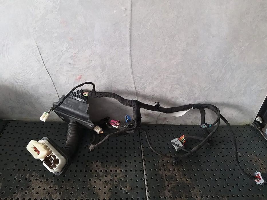 Cablaj instalatie electrica usa stanga fata jeep grand cherokee 4 wk wk2 p68136752ad