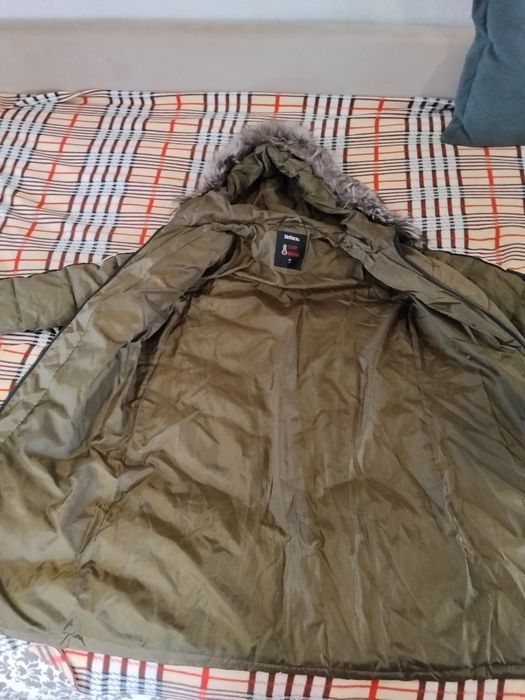 Продам куртку детскую