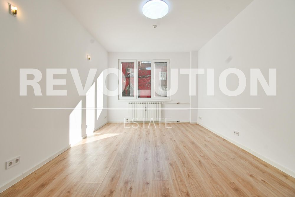 Дава се под наем Тристаен апартамент в София, Център - 80 кв.м за 900 € - Снимка #3