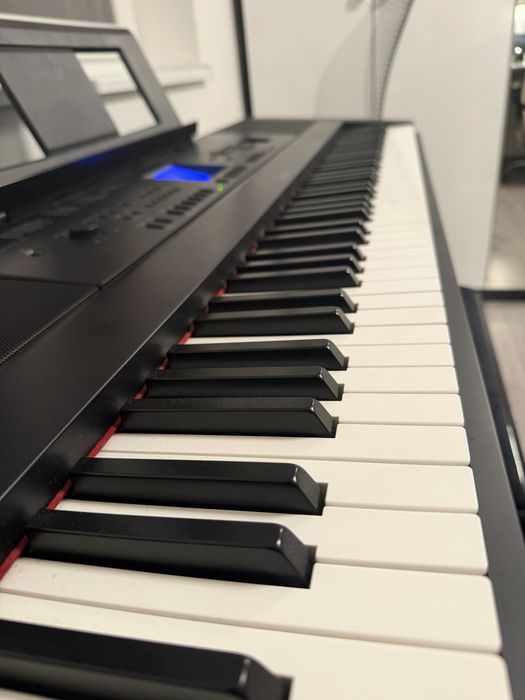 Yamaha DGX-660 + pachet complet (scaun + pedală + stativ)
