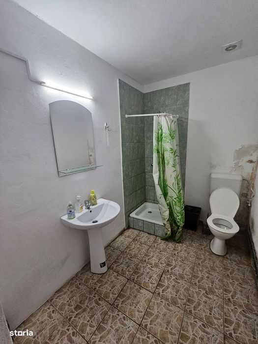 Casă de închiriat în Curtea de Argeș.