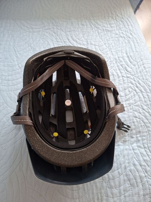 Продавам каска specialized shuffle LED SB MIPS SMK