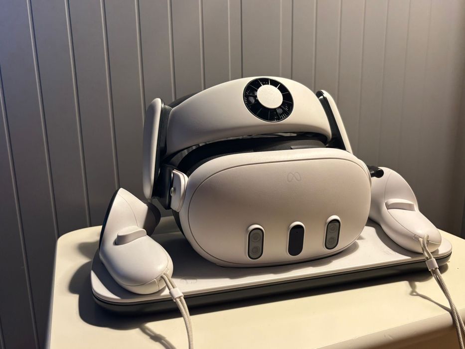 VR QUEST 3 cu strap și baterie externă