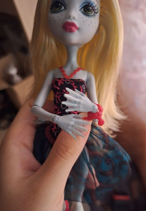 Лагуна Monster high