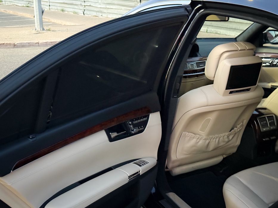 Mercedes S-class W221