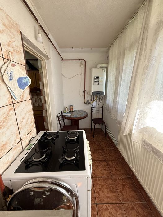 Apartament 3 camere decomandat etajul 2 Craiovita Noua