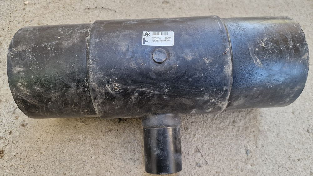 Пластик труба. Тройник пластиковый